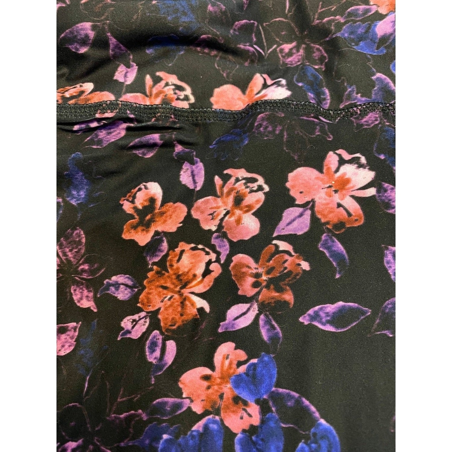 Velvet Iris Leggings with Pockets Colorful Design